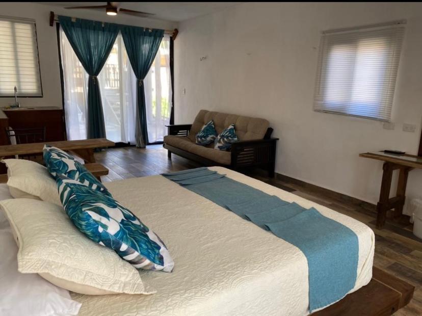 Ah Muzenkab Otel El Cuyo Dış mekan fotoğraf